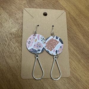 5/$10 Pink‎ and Brown Patterned Drop Earrings